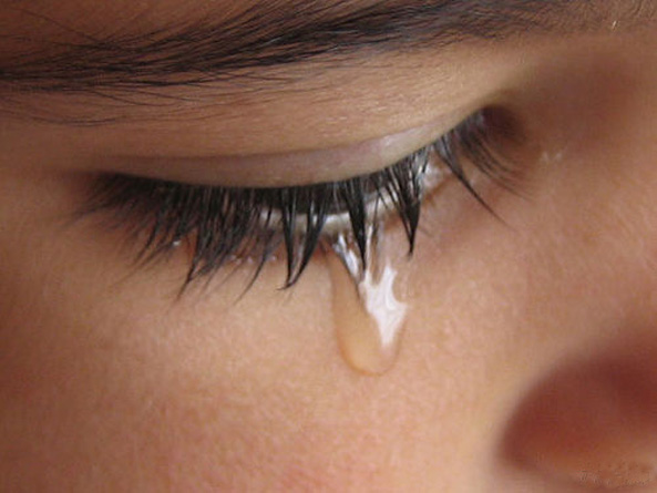 Risultati immagini per donna che piange